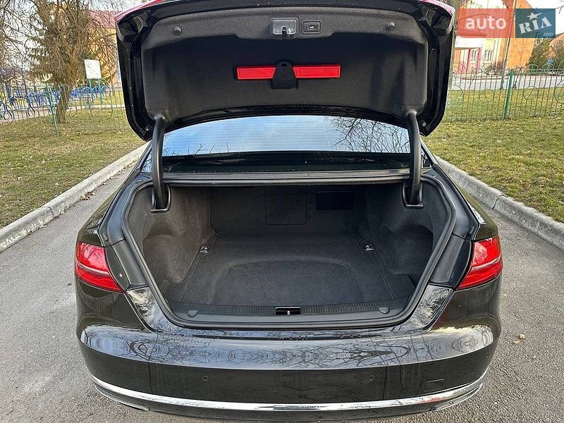 Седан Audi A8 2014 в Виннице