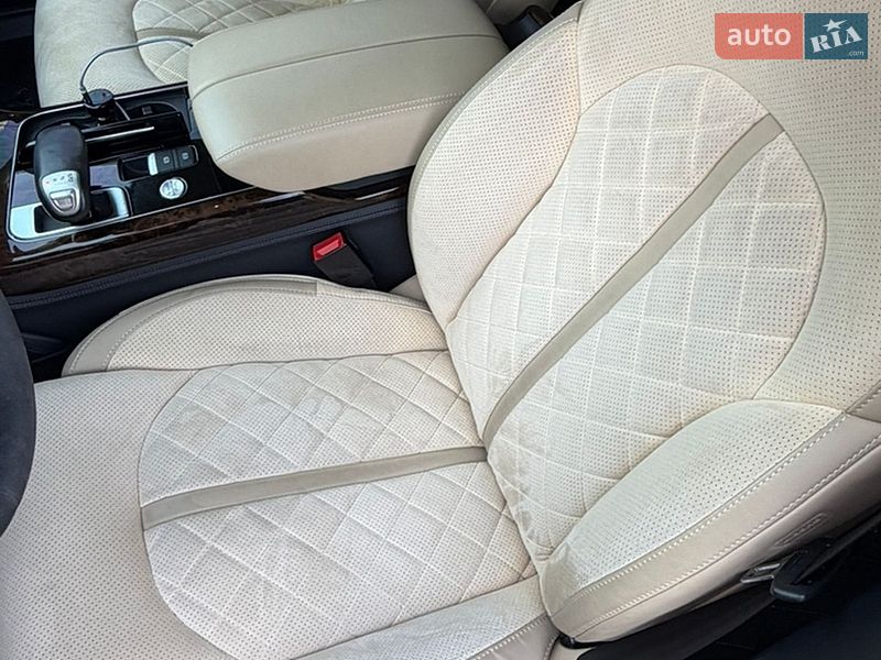 Седан Audi A8 2012 в Киеве