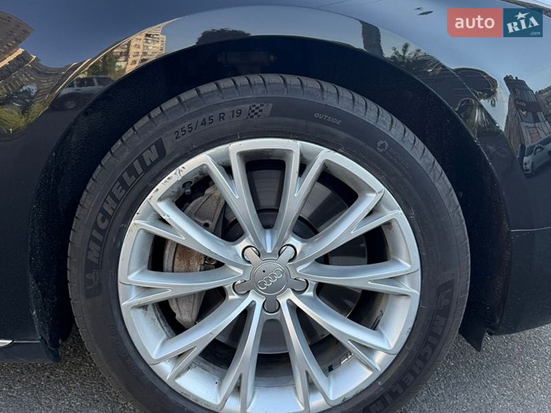Седан Audi A8 2012 в Киеве