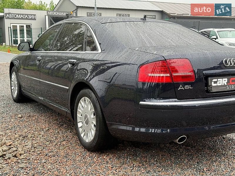 Седан Audi A8 2009 в Стрию