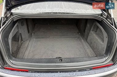 Седан Audi A8 2009 в Стрию