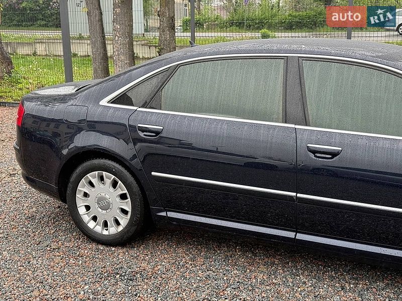 Седан Audi A8 2009 в Стрию