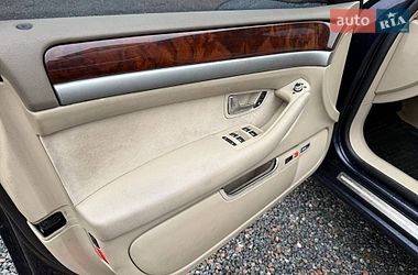 Седан Audi A8 2009 в Стрию