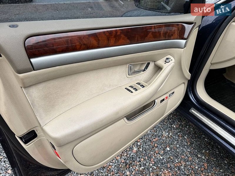 Седан Audi A8 2009 в Стрию