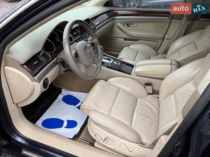 Седан Audi A8 2009 в Стрию