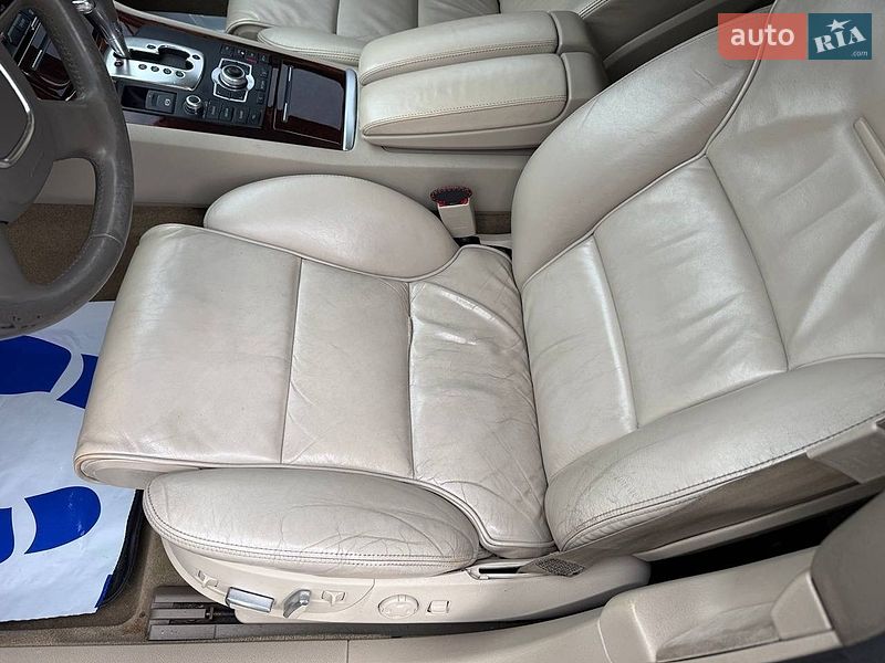 Седан Audi A8 2009 в Стрию