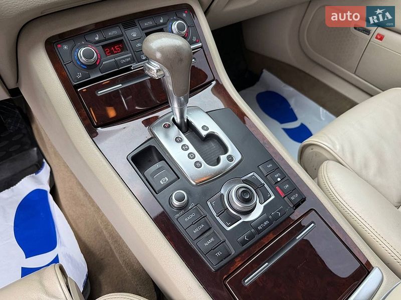 Седан Audi A8 2009 в Стрию