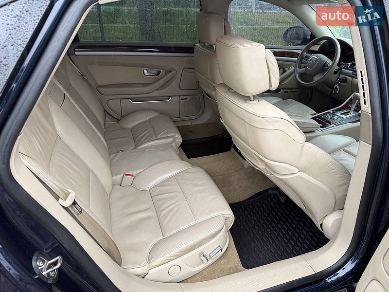 Седан Audi A8 2009 в Стрию