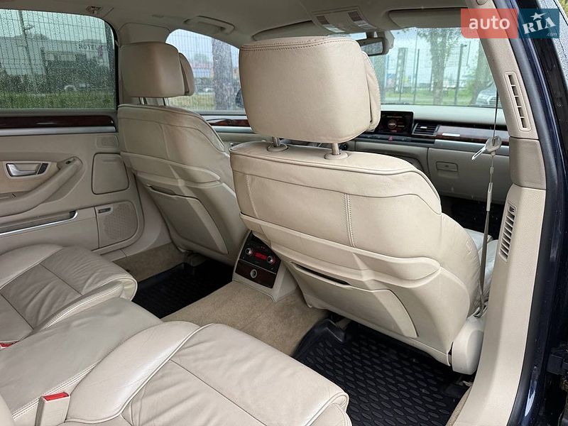 Седан Audi A8 2009 в Стрию