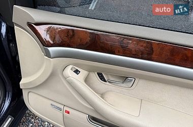 Седан Audi A8 2009 в Стрию