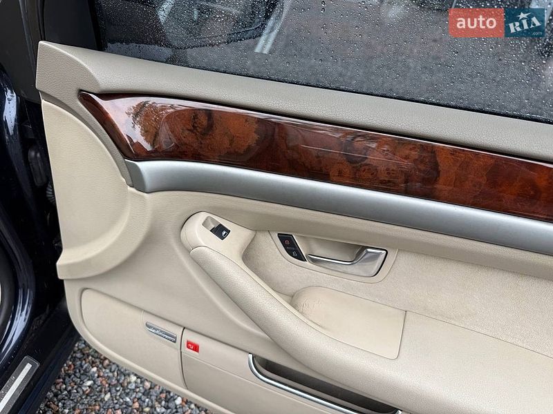 Седан Audi A8 2009 в Стрию