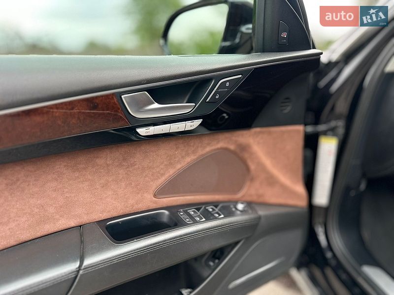 Седан Audi A8 2013 в Львове