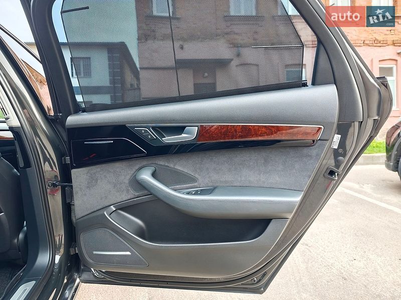Седан Audi A8 2013 в Бердичеве