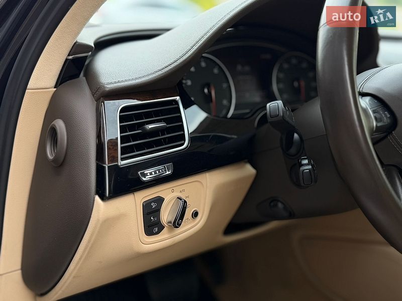 Седан Audi A8 2013 в Днепре