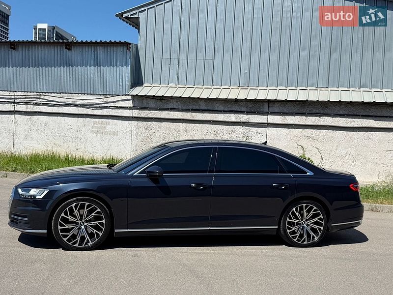 Седан Audi A8 2021 в Києві