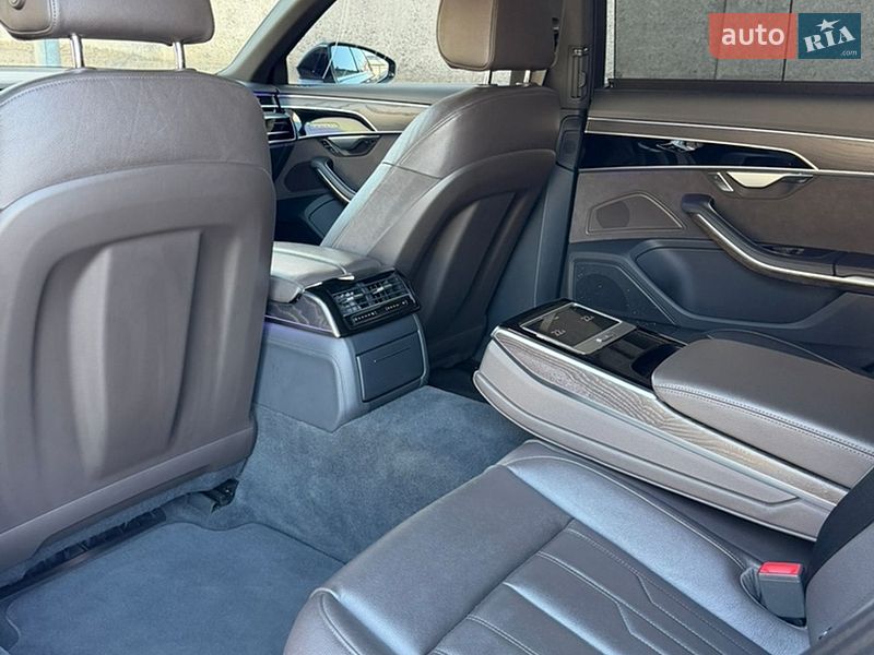 Седан Audi A8 2021 в Києві
