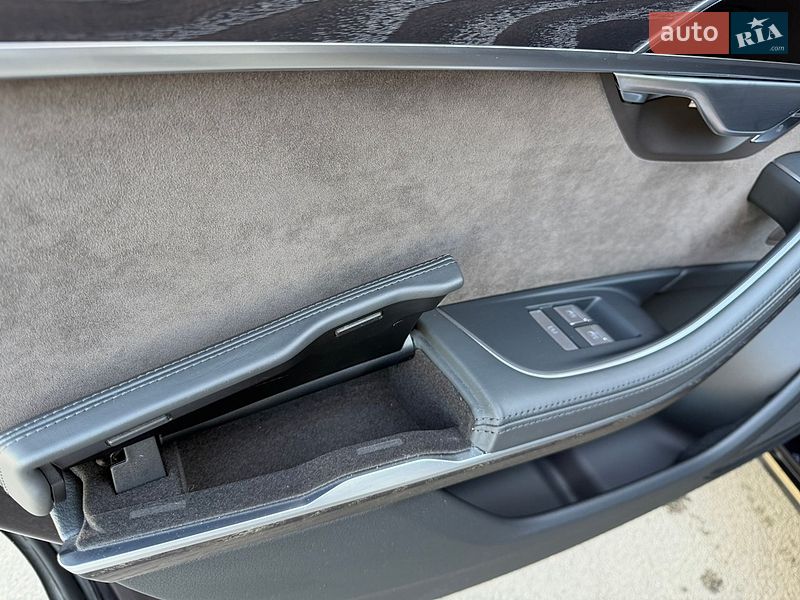 Седан Audi A8 2021 в Києві
