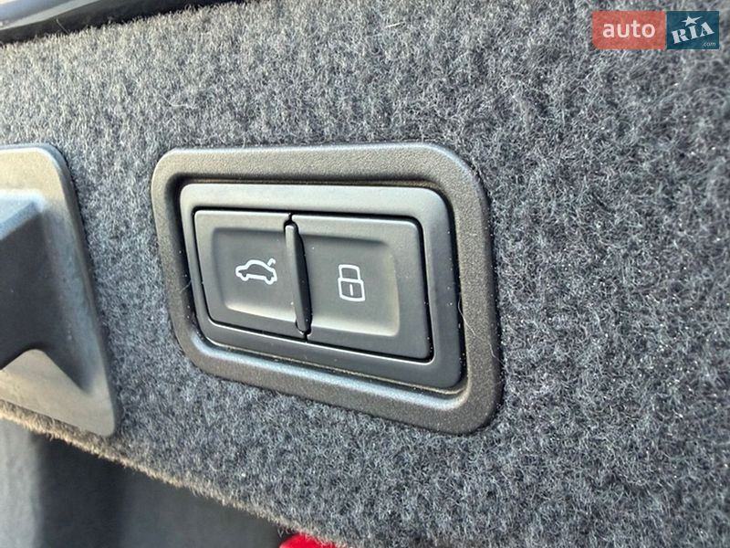 Седан Audi A8 2021 в Києві