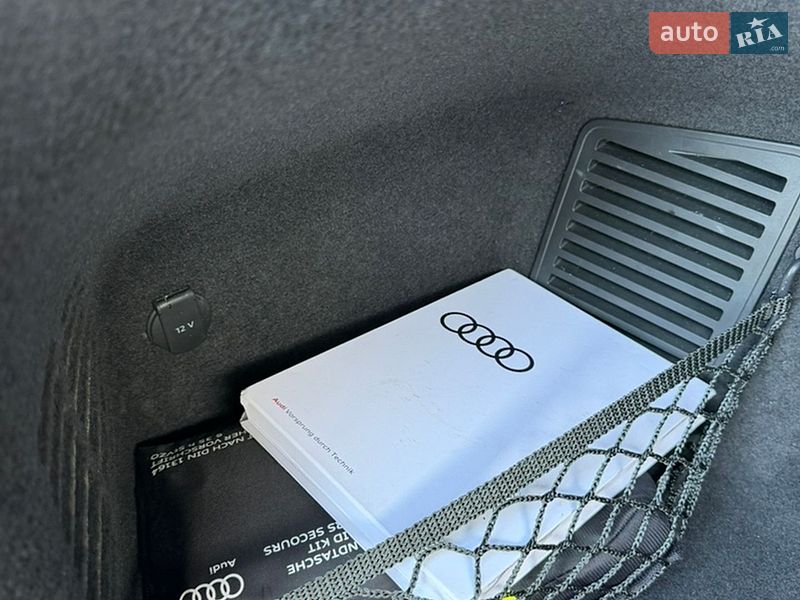 Седан Audi A8 2021 в Києві