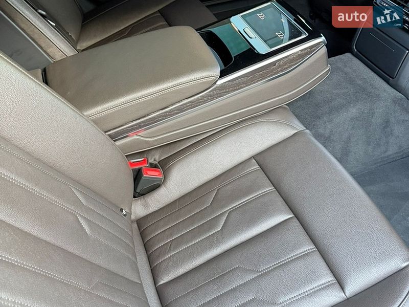 Седан Audi A8 2021 в Києві