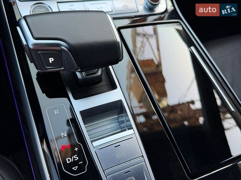 Седан Audi A8 2021 в Києві