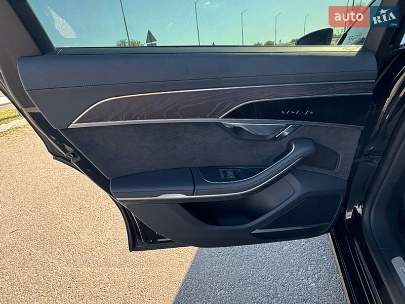Седан Audi A8 2022 в Запорожье