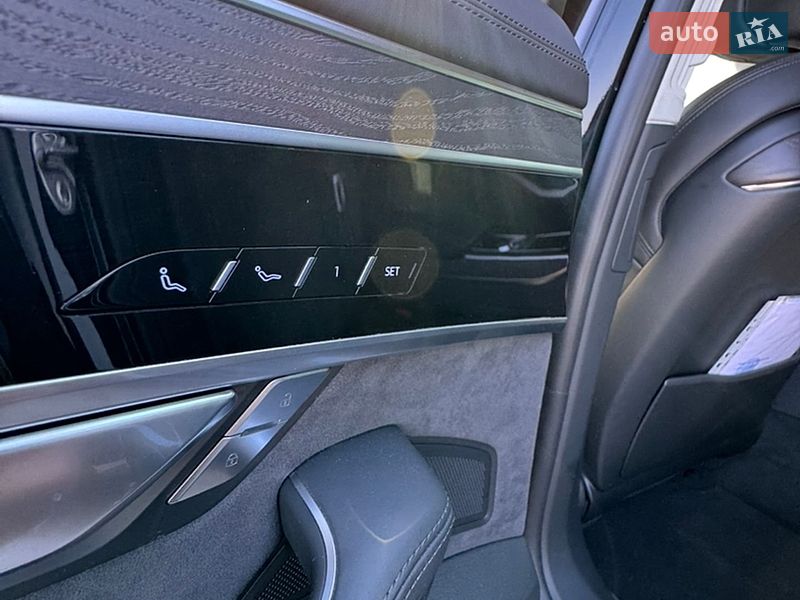 Седан Audi A8 2022 в Запорожье