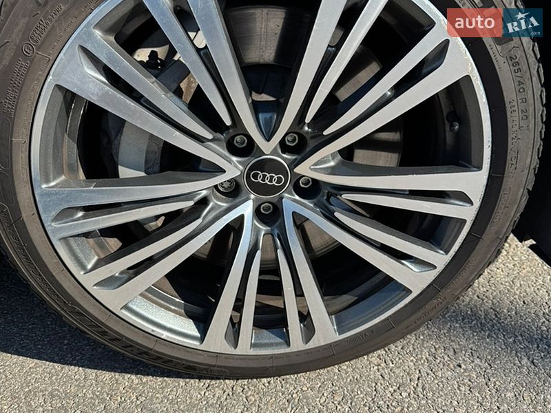 Седан Audi A8 2022 в Запорожье