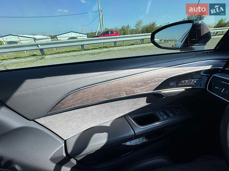 Седан Audi A8 2022 в Запорожье