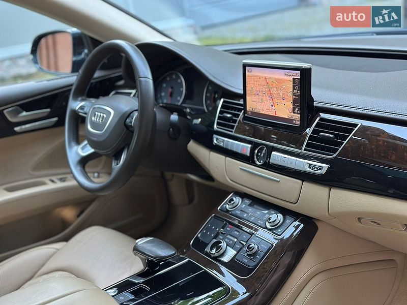 Седан Audi A8 2013 в Днепре