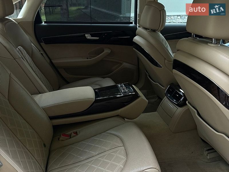 Седан Audi A8 2013 в Днепре