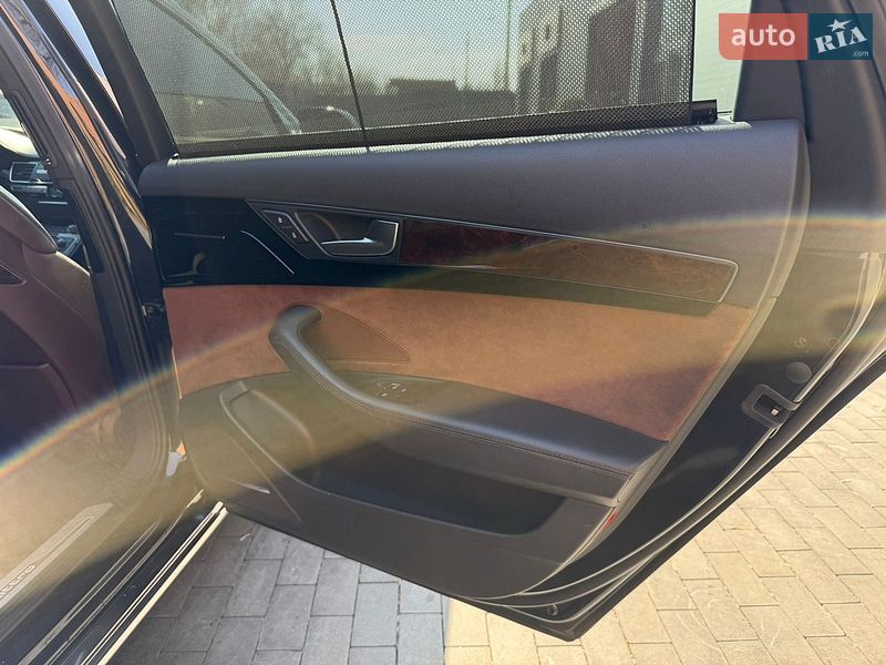 Седан Audi A8 2015 в Киеве