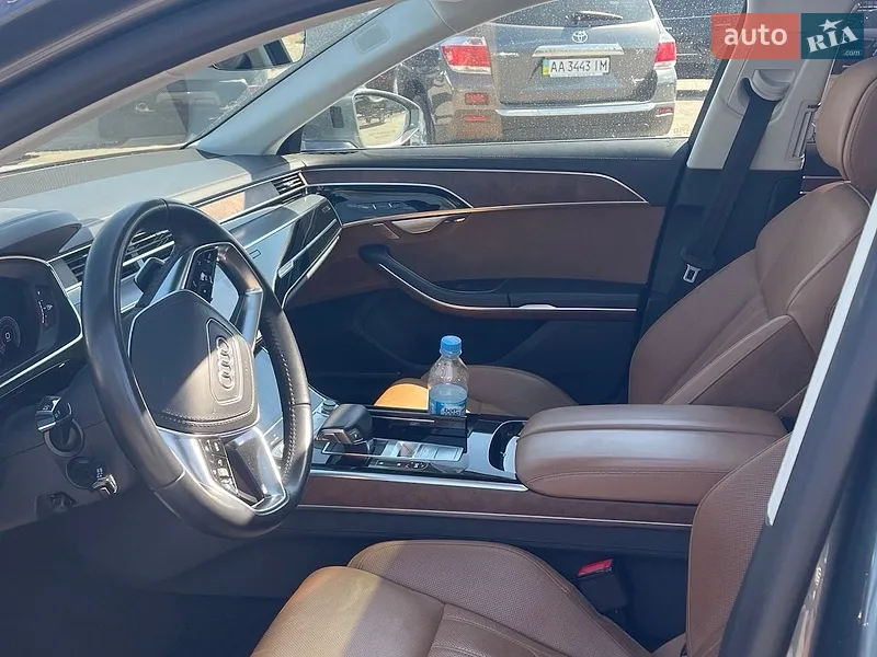 Audi A8 2018 VIN WAU8DAF83KN010633 фото оголошення 18 з 176