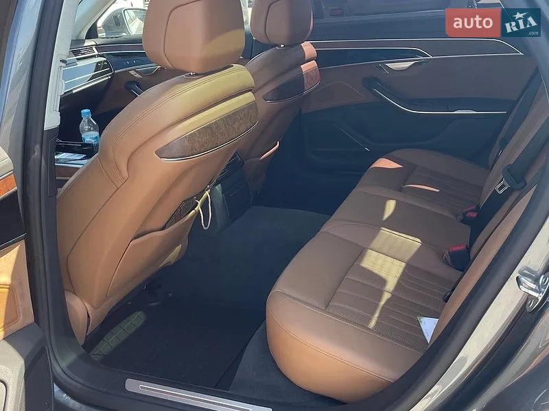Audi A8 2018 VIN WAU8DAF83KN010633 фото оголошення 20 з 176