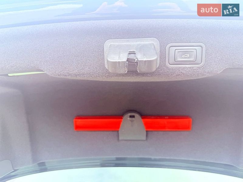 Седан Audi A8 2013 в Рівному