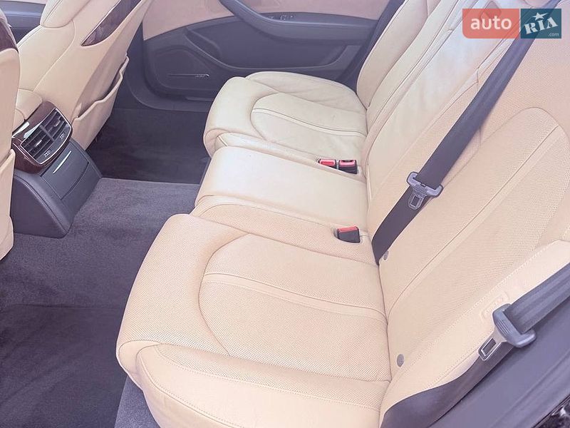 Седан Audi A8 2013 в Рівному