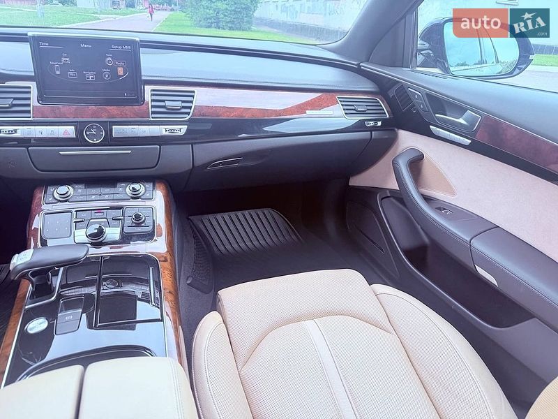 Седан Audi A8 2013 в Рівному