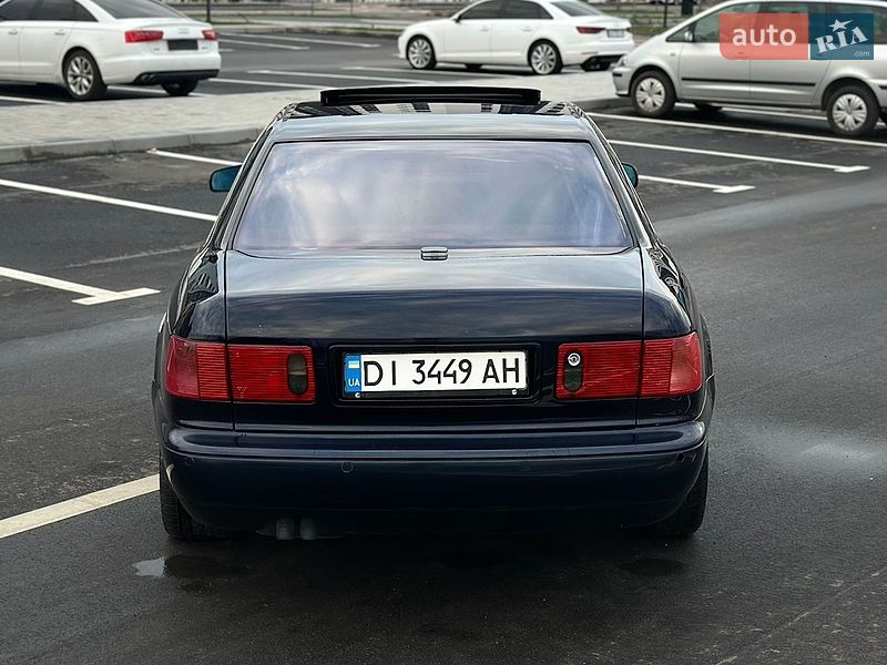 Седан Audi A8 2001 в Ровно