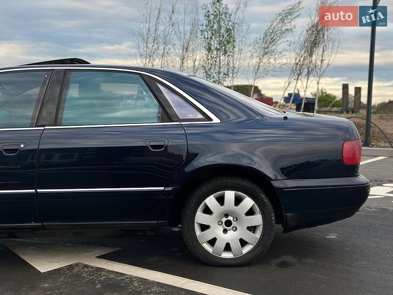 Седан Audi A8 2001 в Ровно