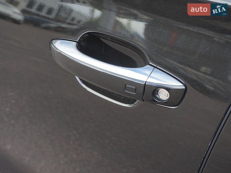 Седан Audi A8 2012 в Одесі