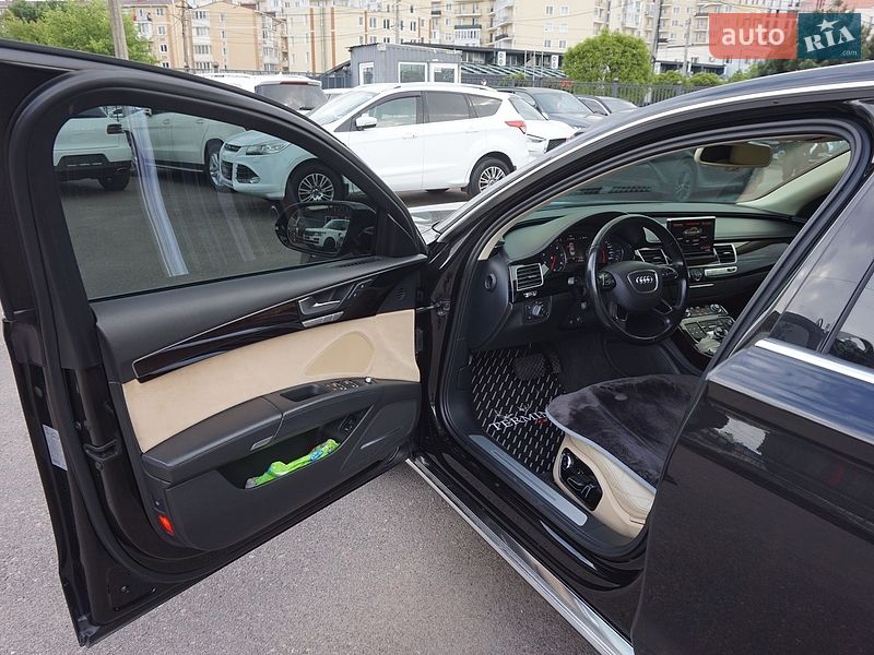 Седан Audi A8 2012 в Одесі