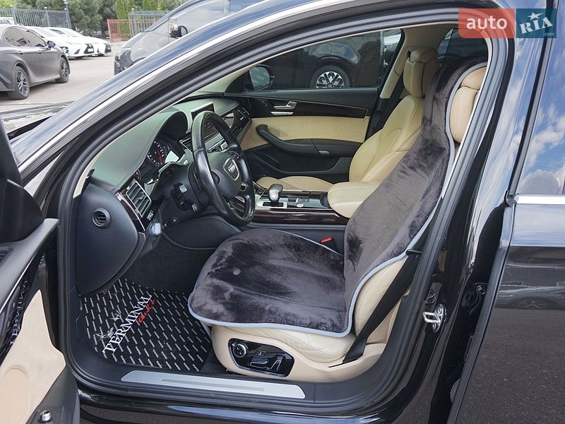 Седан Audi A8 2012 в Одесі