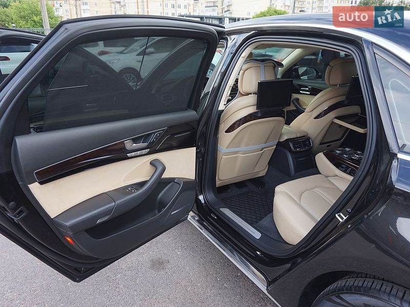 Седан Audi A8 2012 в Одесі