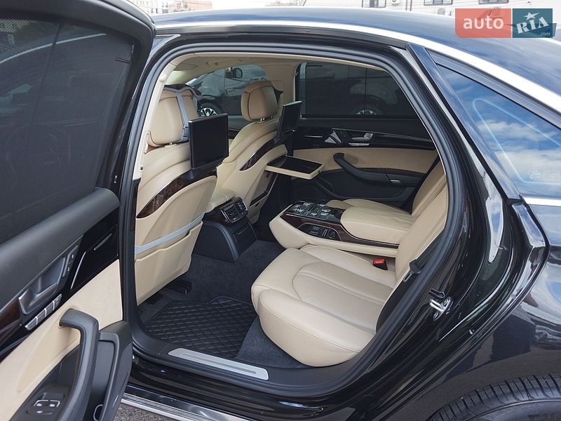 Седан Audi A8 2012 в Одесі