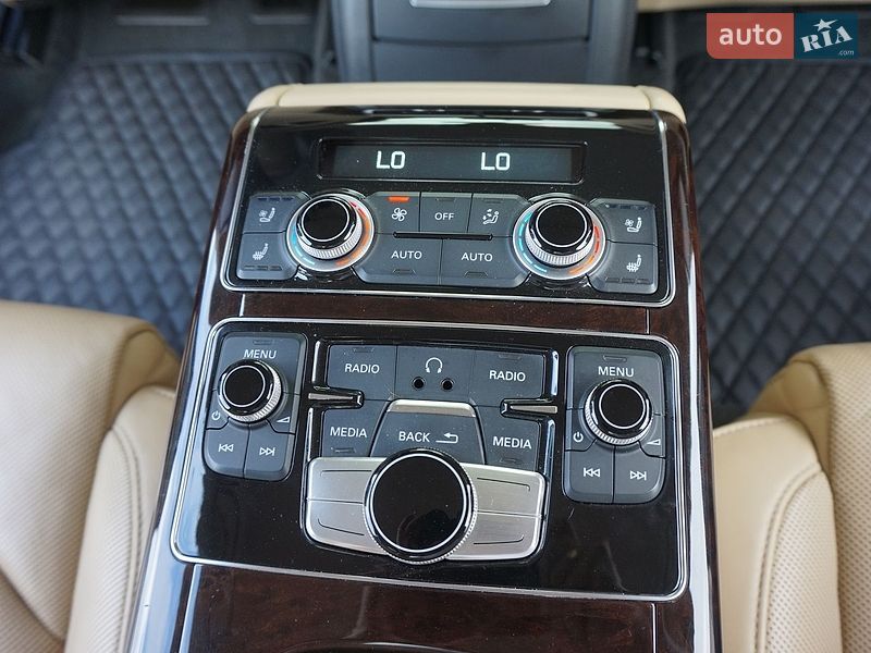 Седан Audi A8 2012 в Одесі