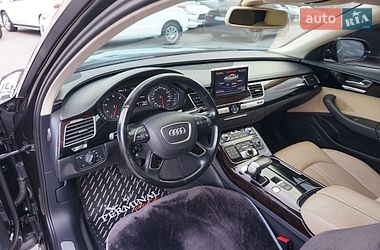 Седан Audi A8 2012 в Одесі