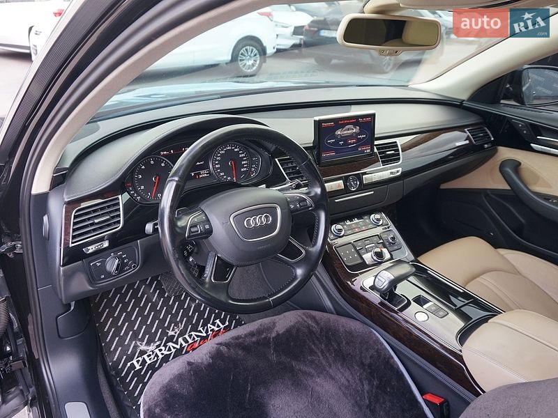 Седан Audi A8 2012 в Одесі