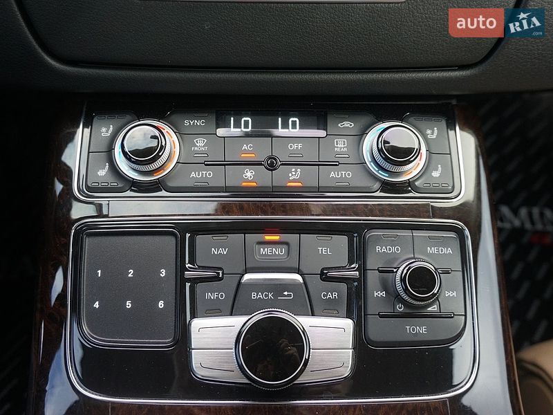 Седан Audi A8 2012 в Одесі