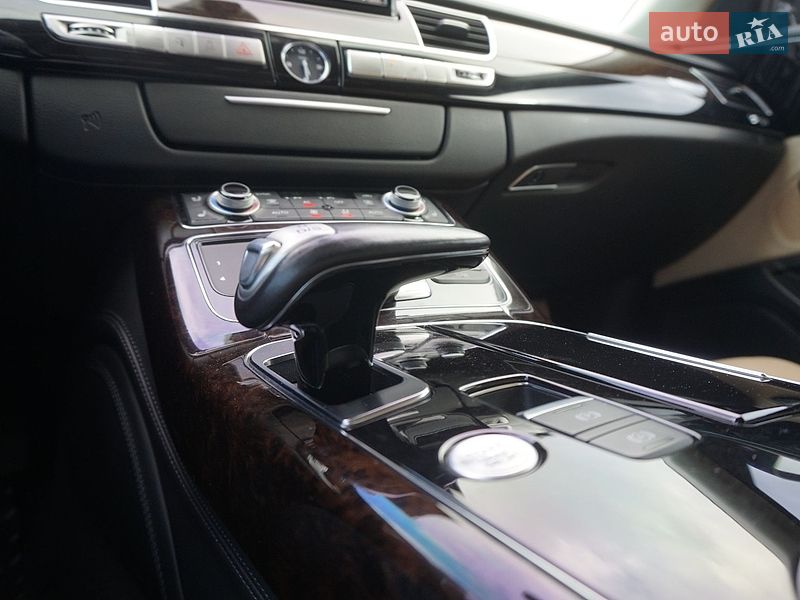 Седан Audi A8 2012 в Одесі