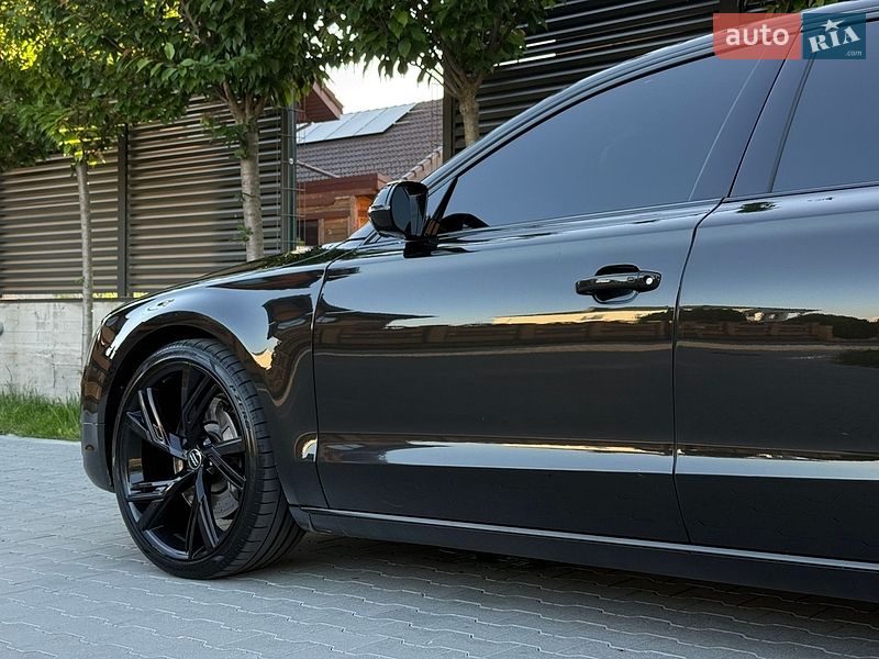 Седан Audi A8 2014 в Виннице